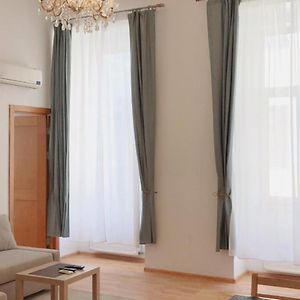 W&B Elegant Apartment Near The Zsinagogak